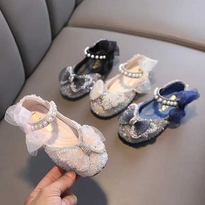 Sandalet 2024 Prenses Girls için Tek Katmanlı Ayakkabılar Deri Ayakkabı Dans Performansı 240419