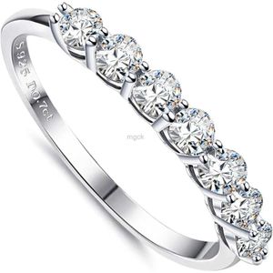 Bröllopsringar Fansilver Wedding Band 0.7CT skapade Diamond 18K White Gold Plated 925 Sterling Silver Wedding Band Stapble Ring for Women 240419