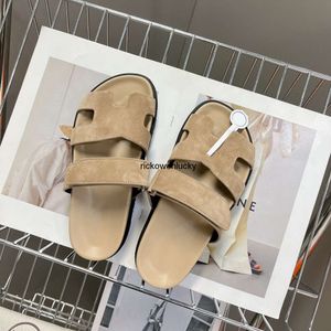 H Chypre Sandals Женщины дизайнерские скольжения шипр -тапочки мех сдвиг