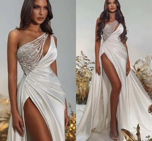 Hot Satin Wedding Dress for Bride One Shoulder Poaded paljett veckad delad sjöjungfru brudklänningar Robe de Mariage Custom Made Made