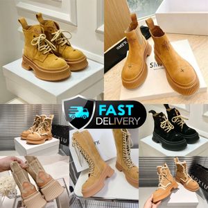 2024 Designerstövlar Populära trendiga kvinnor Korta Booties Ankel Boot Luxury Soles Womens Tjock hälstorlek 35-40 Öken SMFK GAI