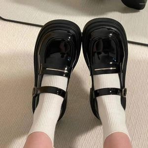 Sapatos casuais 2024 LOLITA japonesa Mary Jane Retro Girl JK Plataforma uniforme Mulheres de couro pequenas tudo combina