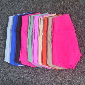 Lu Lu Shorts Allinea i pantaloncini da yoga sportivi, traspiranti e in corso 2,5 pollici di corsa, ciclismo, contaminazione, cortometraggi sportivi da donna che chiudono la vita. Donna sportiva da corsa.