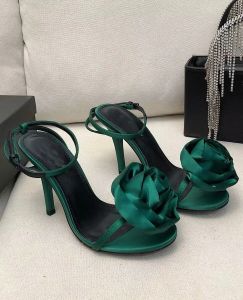 Verão de luxo Cassandra Sandals Sapatos Mulheres mancha flor rosa verde rosa preto bombas de festa vestido de festa casamento elegante gladiador sandalias com caixa