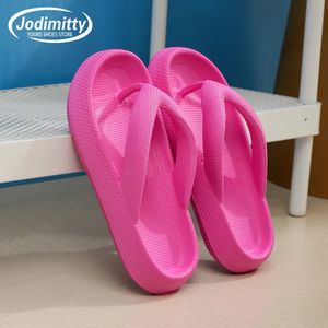 Solfa morbida rosa Eva Flip Flip da donna 2024 Summer Beach non slip Nucle Slipper Spesso Piatta Slide da bagno Clip del bagno 240417