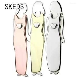 Broschen Skeds Kreatives Herz Freunde Brosche für Frauen Metal Trendy Einfache Designzubehör Bekleidungsfeier Hochzeit Pin Geschenk