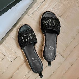 2024 NYA Summer Slipper Designer Sandal Men Kvinnor Slide Clogs Flat Sandale Homes Top Quality Mule Sexig Pool Beach Flat Sliders Loafer Woman Lady Gift Walk Hike With Box