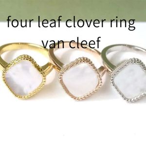 Van Motivs Four Leaf Clover Designer Jewelry Rings Woman Wedding Par Gift Engagement Party Lovers Fashion Natural Shell Flower Cleefs Ring Ring