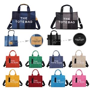 Luxurys Womens Travel Beach Tote Bag Mens Canvas Nylon Handväska Designer Axel Shopper Bag Lady Weekender Clutch Pochette Top Handle