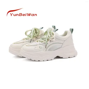 Casual Shoes Air Mesh Vulcanized Women's 2024 Spring and Summer Tjock Sole ökar ihålig