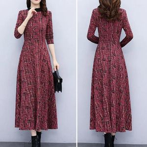 Casual Dresses Printed Dress Warm A-line Maxi With Pockets For Autumn Winter Women Long Sleeve Round Neck Mid-calf Length Mother