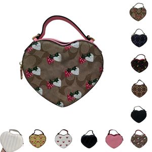 Pink Heart Girls Small Tote Love Shaped Shoulder Bag Designer Women Totes Purse Handväskor Kedja Topphandtag Messenger Väskor Brithday Gifts Söt Cherry Heart Handväska