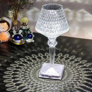 Tischlampen Touch Crystal Lamp LED Diamond Bar Creative Wine Glass Night Light 16 Farben ändern die Atmosphäre Romantische Dekoration