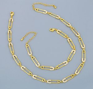 Flola guld säkerhetsstift halsband för kvinnor cz mikro pave charm kedja halsband zirkonia uttalande punk smycken gåvor nker836217496