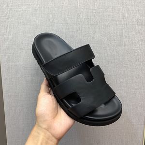 2024 Neue Paare High-End Matte Leder-Außensandalen und Hausschuhe luxuriöser Designer Open-toe Hookloop Beach Schuhe Herren und Damenschuhe Größen 35-45 +Box 10 a a