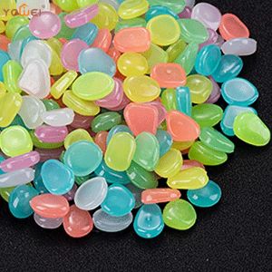 Aquários 100pcs Decoração de jardim Pedras luminosas brilham nas seixos decorativos escuros Acessórios para aquários de decoração de tanques de peixe ao ar livre