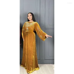 Roupas étnicas Logotipo de veludo amarelo Dubai Kaftan Abaya Vestido de noiva muito chique