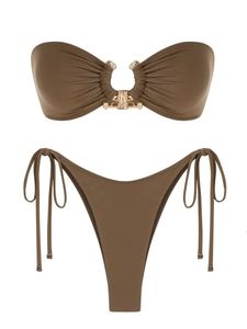 Solid o Ring Swimsuit para mulheres amarra o lado brilhante de hardware de metal banduau de biquíni roupas de banho acolchoadas com cintura baixa 240416