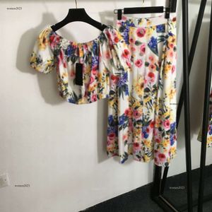 Kobiety setki designerskiej koszulki Koszulka Women 2pcs marka Tshirt Spring moda t koszule kolorowy kwiat logo logo o wysokiej stroju Dwuczęściowe sukienki 19 kwietnia