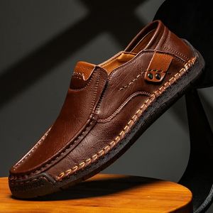 Sapatos de couro artesanal masculinos casuais pães confortáveis deslizam em apartamentos mocassins andando homem 240407