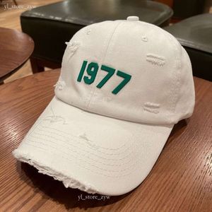 Essen Baseball Cap Men Женщины лето 1977 г. Беспокойная широкая насыщенная шляпа для утиного языка огорченная и расширенная модная бренда, раскрывающая маленькую шляпу эсс 9069