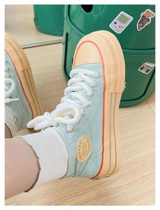 Sapatos casuais Mulheres altas telas de espessura de espessura feminina cor de sólida tênis estudantes de tênis lace up up breamable palmole 35-40