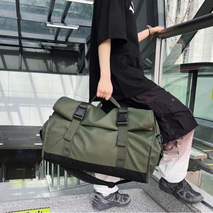 Bortkyror Fashion Travel Påsar för kvinnor stor kapacitet Mäns sportväska Vattentät helg Säck Voyage Kvinnlig messenger väska torr och våt