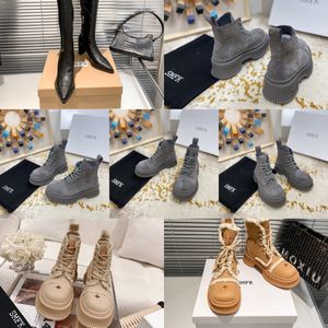 Designerstiefel beliebte trendige trendige Frauen Kurzer Knöchelstiefel Luxus Soles Frauenparty Dicke Absatzgröße 35-40 Chunky Wanderwüste SMFK Gai