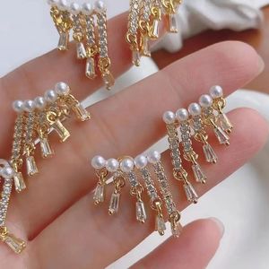 5 par Fashion Micro Pave CZ Zircon Tassel Dangle Pearl Shell Earrings With White Crystals Stud Earrings Women Party Jewelry 240418