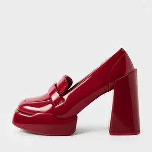 Elbise ayakkabıları yüksek topuklu kadınlar 2024 su geçirmez platform Mary Jane tek kalın topuk loafers patent deri İngiliz tarzı ayakkabı.