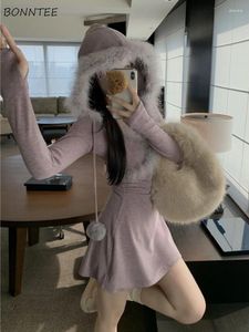 Lässige Kleider mit Kapuzenpelzkleid Frauen Herbst Winter Winter Inner Koreanischer Stil süß definierte Mini weiche elegante Damen Jugend Temperatur Vestidos
