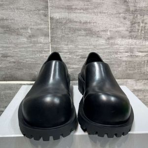 Бренд Толстая поднятая круглая нога Дерби свободные ноги, модная мужская обувь, модные кожаные туфли для модного шоу для мужчин