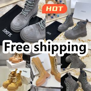 2024 Designerstövlar Trendiga kvinnor Korta Booties Ankel Boot Luxury Soles Womens Tjock hälstorlek 35-40 Vandring Desert SMFK GAI