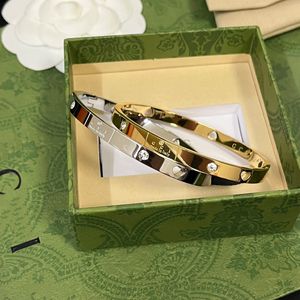 Bangle di stile di moda di alta qualità con scatola Nuovo braccialetto in acciaio inossidabile Luxury Love Boutique Bracciale per imballaggio originale.