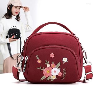 Bolsa feminina mulher de ombro de ombro de primeira mão Bola de nylon fêmea compras casuais bordando bolsas de mensagens de crossbody