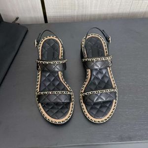 Xiaoxiang Familie Cool Slipper Damen Summer Fashion Fairy Style 100 Schnallengürtel Goldkette Outwear Original Edition