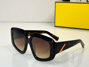 Erkekler için Güneş Gözlüğü Kadın Tasarımcı 4079 Yaz Moda Şık High Street Gezgin Stil Anti-Uçakiyolet Retro Plaka Üçgen Tam Çerçeve Gözlük Rastgele Kutu