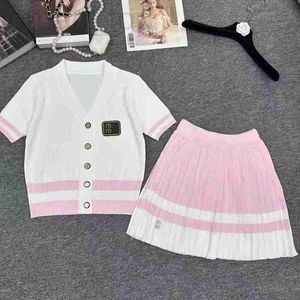 Two Piece Dress Designer 2024 Summer New Letter Embroidery V-Neck Knitted Cardigan Women's High Waist Pleated Half Skirt piece Set WHJ0