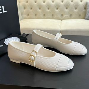 Balettlägenheter Kvinnor Designer Mary Jane Dress Shoes Round Toes Low Plat Heel Mule Slip On Loafers Cotton Silk Embroidered Sandal Metal Ankel Justera spänne för flicka