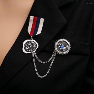 Broszki retro metalowy łańcuch frędzki broszka brytyjska tkanina lapel