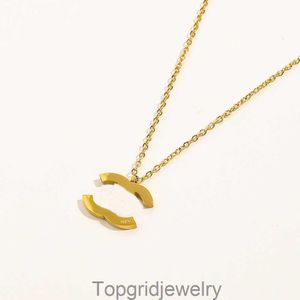 Grossist enkel designer 18k guldplätering hänge halsband berömda märke dubbel bokstav rostfritt stål stål tätning halsband älskare fest smycken tillbehör