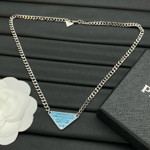 159442 New Triangle New Hot Hot Bendant Lettlace Netlace Popular Letter Necklace Women and Men Fashion Long Emprodatile Pendant