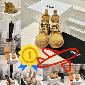 2024 Designerstövlar Trendiga kvinnor Korta Booties Ankel Boot Luxury Soles Womens Party Heel Storlek 35-40 Vandring Desert SMFK GAI Gratis frakt