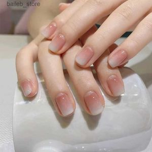 Falska naglar 24 st rosa rodnad falska naglar för tjej kvinnor bärbar nagelkonst manikyr press på naglar söt koreansk stil kort falsk nagelspets y240419