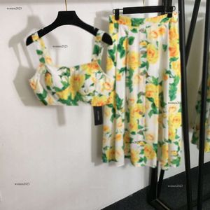 Camicia da design da donna set design da donna 2 pcs tubo di marca top stenderla fiore logo a vita alta gonna abiti da due pezzi abiti da abiti 19 aprile