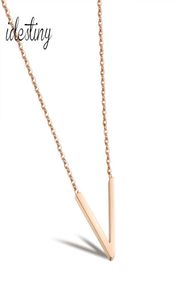 Collana con lettera iniziale V in acciaio inossidabile placcato color oro rosa 1111 per donna Gioielli dal design classico Regalo bijoux per feste9089847