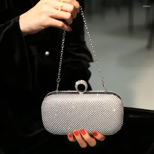 Omuz çantaları 2024 bayanlar akşam çantası lüks altın gümüş renk elmas yüzük çanta küçük kavramalar kadınlar için parti zinciri