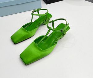 Projektuj kobiety modelle skórzane sandały buty wykwintne i eleganckie satynowe powierzchni skórzane białe czarne slingback impreza ślubna dama spacerująca w EU35-42