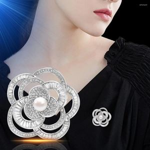 Broches requintados e elegantes pérolas Camellia Broche Broche Luxo de Luxo Diamante de Diamo