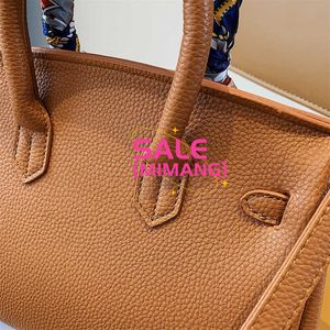 A Birknns Designer bag 2024 Beibei Shangpin New Fashion Litchi Pattern Lock Buckle 25CM Handheld One Shoulder Oblique Straddle Women's Bag O8Z5